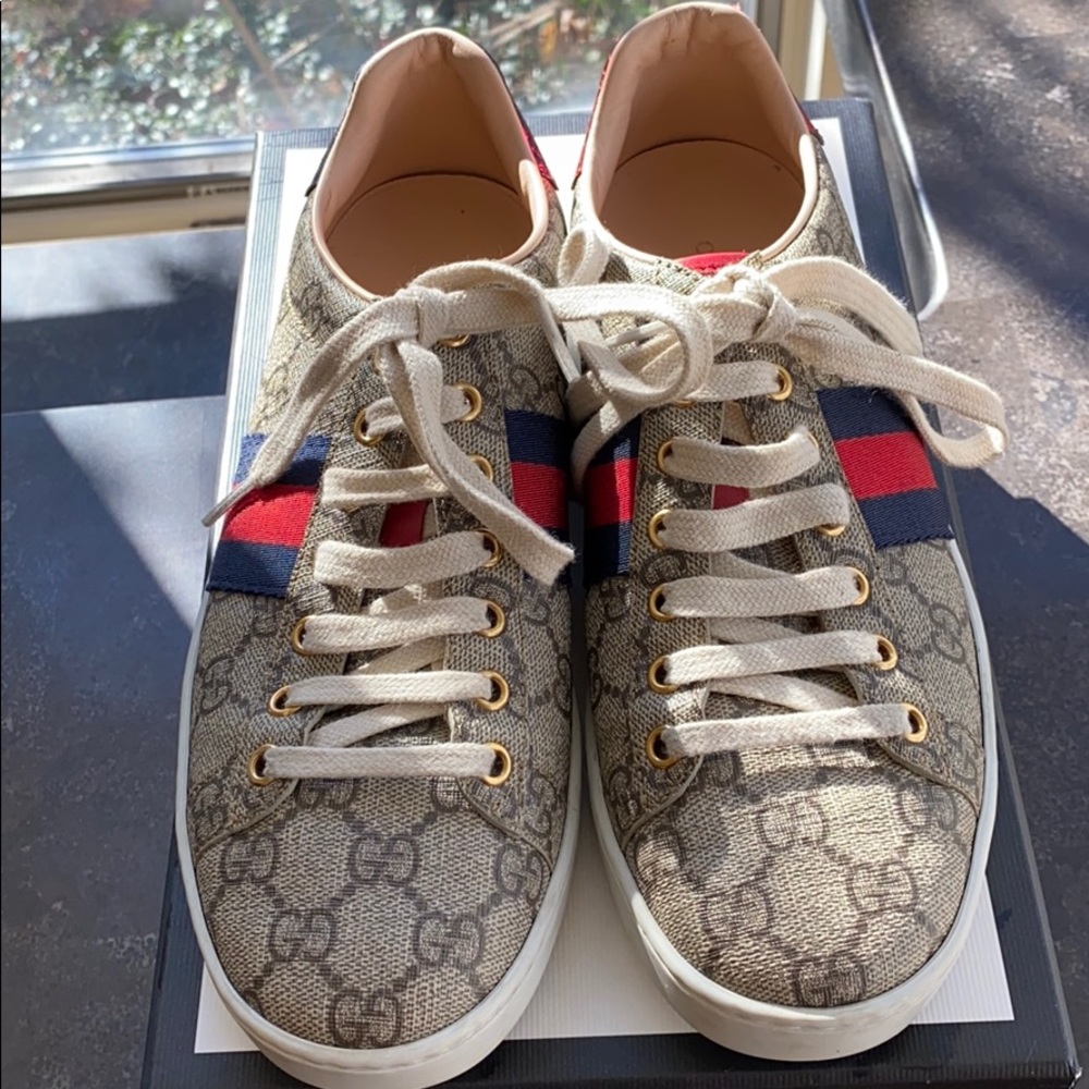 Gucci GG Supreme Sneakers - Picture 3 of 6